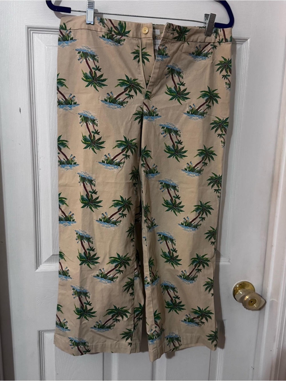 Liz Claiborne Beige Palm Tree Print Capris